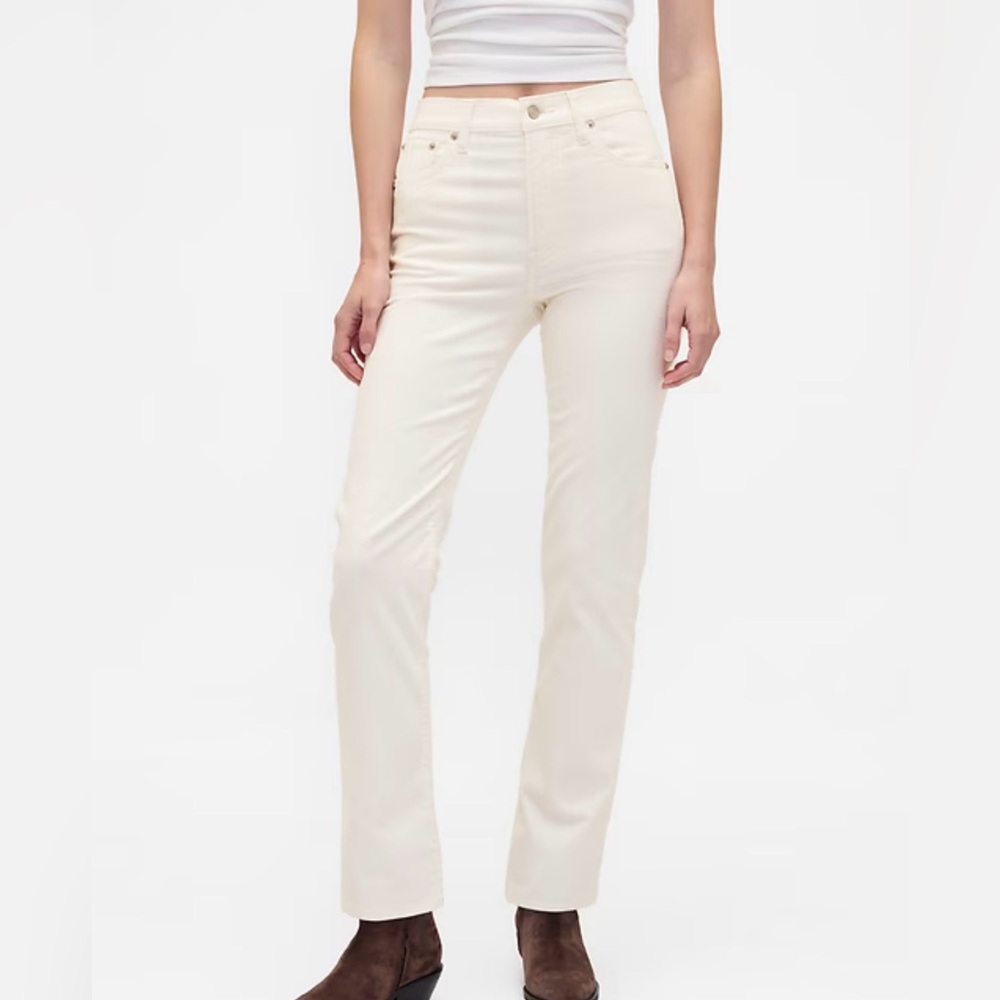 Women’s GAP High Rise Corduroy '90s Slim Straight Pants
In ivory heather size 26